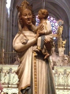 I love this statue of Mary with Jesus!